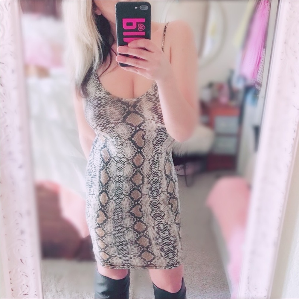 Last one! Snakeskin print body con dress